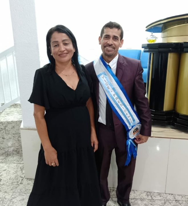 [Imagem do casal em um momento especial]